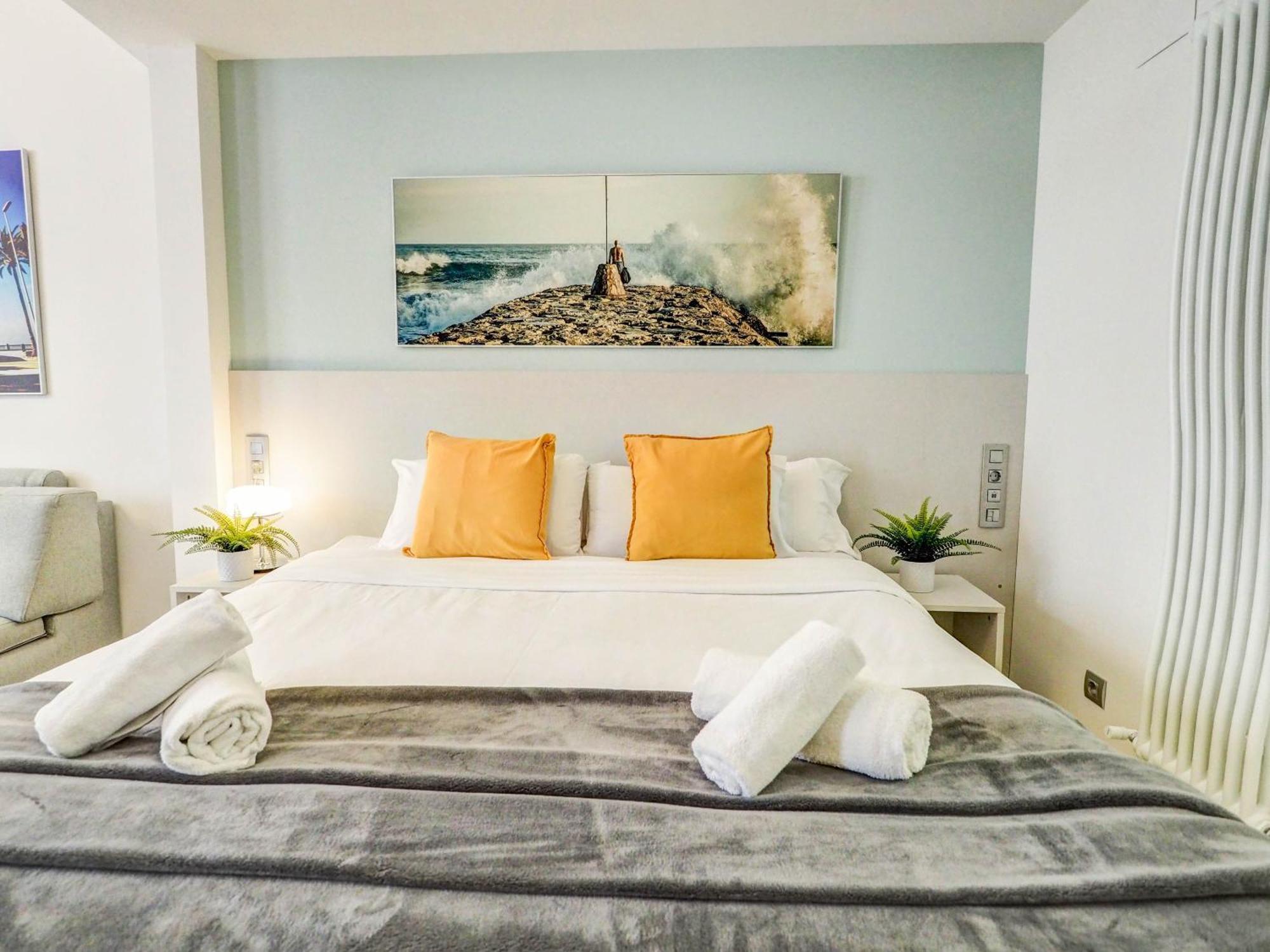 The Green Oasis By Hello Homes Sitges Exterior photo